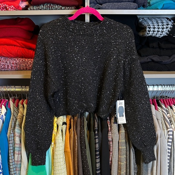Madden Nyc Sweaters - Madden NYC black/silver metallic threads long sleeve cropped sweater size XS NWT